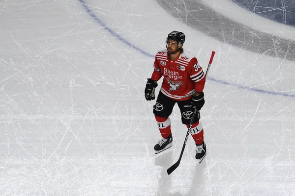 COLOGNE, Almanya - 15 Eylül 2022: Hokey maçı DEL Koelner Haie - EHC Red Bull Munchen