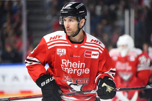 COLOGNE, Almanya - 15 Eylül 2022: Hokey maçı DEL Koelner Haie - EHC Red Bull Munchen
