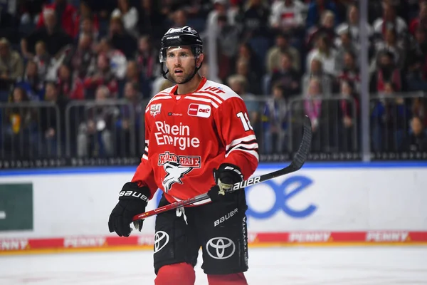 COLOGNE, Almanya - 15 Eylül 2022: Hokey maçı DEL Koelner Haie - EHC Red Bull Munchen
