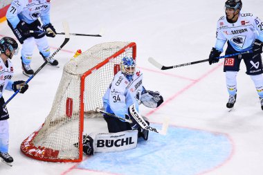 DUESSELDORF, Almanya - 16 Eylül 2022: Hokey maçı DEL Duesseldorfer EG - ERC Ingolstadt