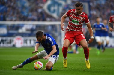 GELSENKIRCHEN, GERMANY - 2 Ekim 2022: Bundesliga FC Schalke 04-FC Augsburg futbol karşılaşması
