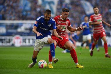 GELSENKIRCHEN, GERMANY - 2 Ekim 2022: Dominick Drexler. Bundesliga FC Schalke 04-FC Augsburg futbol karşılaşması
