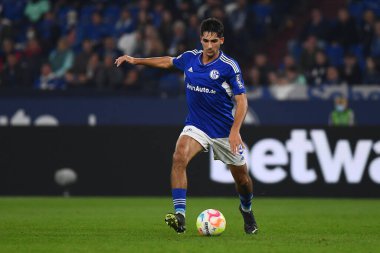 GELSENKIRCHEN, GERMANY - 2 Ekim 2022 Leo Greiml. Bundesliga FC Schalke 04-FC Augsburg futbol karşılaşması
