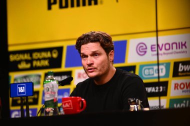 DORTMUND, Almanya - 8 Ekim 2022: Edin Terzic. Bundesliga Borussia Dortmund Bayern Münih 'e karşı.