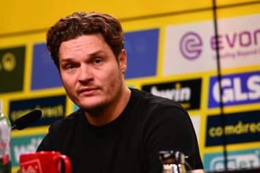 DORTMUND, Almanya - 8 Ekim 2022: Edin Terzic. Bundesliga Borussia Dortmund Bayern Münih 'e karşı.