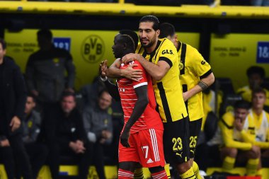 DORTMUND, ALMANY - 8 Ekim 2022 Sadio Mane, Emre Can. Bundesliga Borussia Dortmund Bayern Münih 'e karşı.