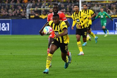 DORTMUND, Almanya - 8 Ekim 2022 Youssoufa Moukoko. Bundesliga Borussia Dortmund Bayern Münih 'e karşı.