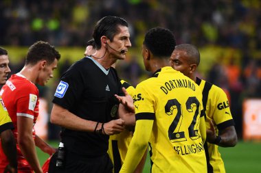 DORTMUND, GERMANY - 8 Ekim 2022: Jude Bellingham, Bundesliga Borussia Dortmund Bayern Münih 'e karşı futbol maçı