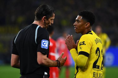 DORTMUND, GERMANY - 8 Ekim 2022: Jude Bellingham, Bundesliga Borussia Dortmund Bayern Münih 'e karşı futbol maçı
