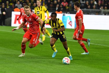 DORTMUND, Almanya - 8 Ekim 2022 Youssoufa Moukoko, Matthijs de Ligt. Bundesliga Borussia Dortmund Bayern Münih 'e karşı.