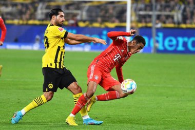 DORTMUND, ALMANY - 8 Ekim 2022 Emre Can, Jamal Musiala. Bundesliga Borussia Dortmund Bayern Münih 'e karşı.