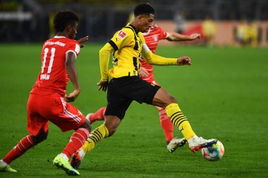 DORTMUND, GERMANY - 8 Ekim 2022: Jude Bellingham, Bundesliga Borussia Dortmund Bayern Münih 'e karşı futbol maçı