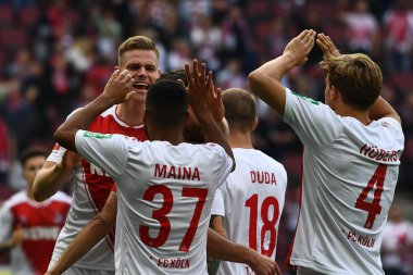 16 Ekim 2022, Steffen Tigges, Linton Maina, Almanya, Almanya. Bundesliga 1 'in futbol maçı. FC Koeln, FC Augsburg 'a karşı. Rhein Enerji Stadyumu Futbol Stadyumu. 