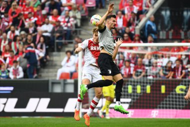KOLOGNE, GERMANY - 16 Ekim 2022 Bundesliga 1 'in futbol maçı. FC Koeln, FC Augsburg 'a karşı. Rhein Enerji Stadyumu Futbol Stadyumu. 