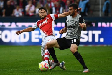 KOLOGNE, ALMANY - 16 Ekim 2022 Daniel Caligiuri, Jonas Hector, Bundesliga 1 'in futbol maçı. FC Koeln, FC Augsburg 'a karşı. Rhein Enerji Stadyumu Futbol Stadyumu. 