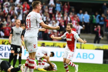 COLOGNE, Almanya - 16 Ekim 2022 Steffen Tigges amacını kutluyor. Bundesliga 1 'in futbol maçı. FC Koeln, FC Augsburg 'a karşı. Rhein Enerji Stadyumu Futbol Stadyumu. 