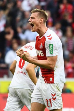 COLOGNE, Almanya - 16 Ekim 2022 Steffen Tigges amacını kutluyor. Bundesliga 1 'in futbol maçı. FC Koeln, FC Augsburg 'a karşı. Rhein Enerji Stadyumu Futbol Stadyumu. 