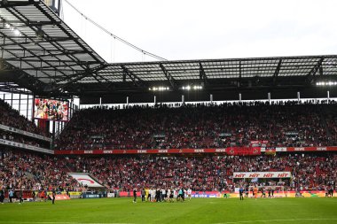 KOLOGNE, GERMANY - 16 Ekim 2022 Bundesliga 1 'in futbol maçı. FC Koeln, FC Augsburg 'a karşı. Rhein Enerji Stadyumu Futbol Stadyumu. 