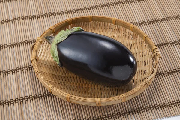 Färska Och Läckra Aubergine Skördas Fält — Stockfoto