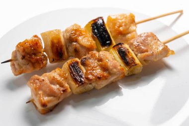 Pişir ve ye taze ve lezzetli Japon tavuğu.