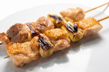 Pişir ve ye taze ve lezzetli Japon tavuğu.