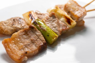 Pişir ve ye taze ve lezzetli Japon tavuğu.