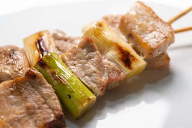 Pişir ve ye taze ve lezzetli Japon tavuğu.