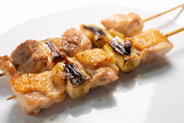 Pişir ve ye taze ve lezzetli Japon tavuğu.