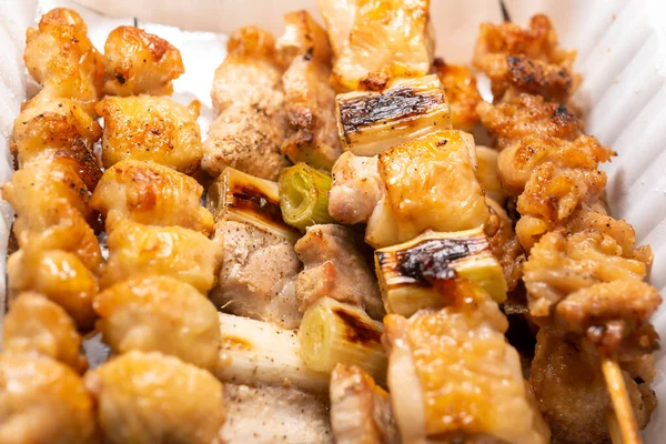 Pişir ve ye taze ve lezzetli Japon tavuğu.