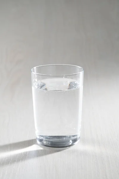 Kaltes Und Köstliches Sauberes Wasser — Stockfoto