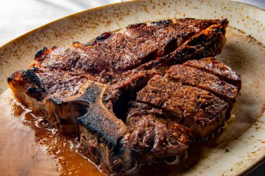 Taze ve lezzetli biftek.