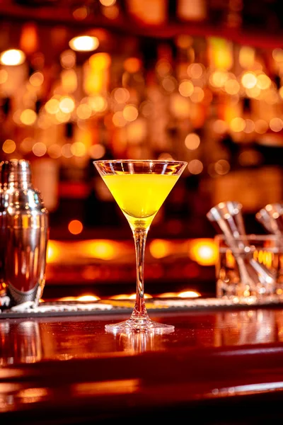 Barda içmek için nefis kokteyller.