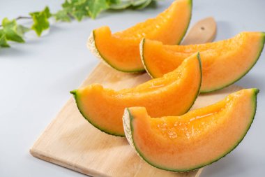 Lezzetli kavunları çiftçiler tarafından kaldırdı tarımı