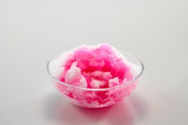 Sıcak yaz mevsiminde yendiğinde bol bol lezzetli şerbetli buzlu sandviç.