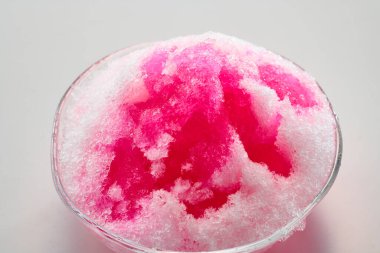 Sıcak yaz mevsiminde yendiğinde bol bol lezzetli şerbetli buzlu sandviç.