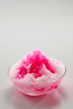 Sıcak yaz mevsiminde yendiğinde bol bol lezzetli şerbetli buzlu sandviç.