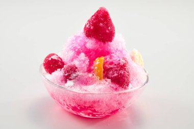 Sıcak yaz mevsiminde yendiğinde bol bol lezzetli şerbetli buzlu sandviç.