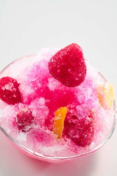 Sıcak yaz mevsiminde yendiğinde bol bol lezzetli şerbetli buzlu sandviç.