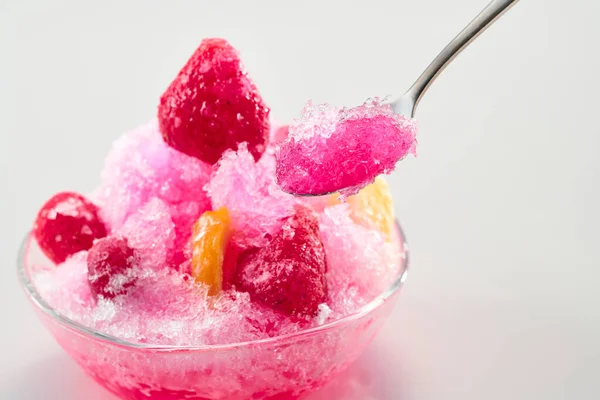 Sıcak yaz mevsiminde yendiğinde bol bol lezzetli şerbetli buzlu sandviç.