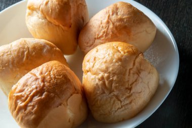 Scene of mixing powder to make delicious bread