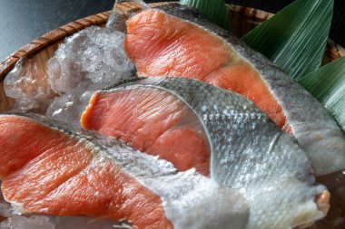 Taze ve lezzetli somon fileto