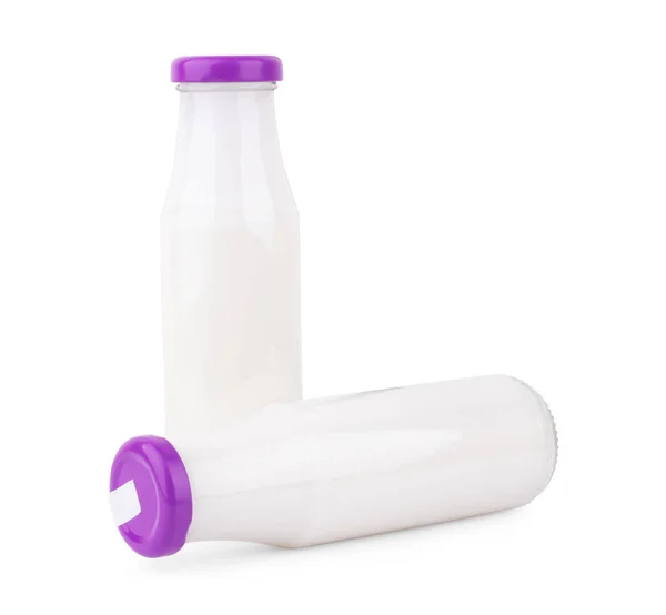 Beyaz Arka Planda Izole Edilmiş Bir Sürahi Süt Kesme Yolu — Stok fotoğraf