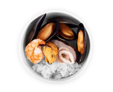 Lezzetli Karides Kızarmış Pirinç Üst Görünümü beyaz arka planda