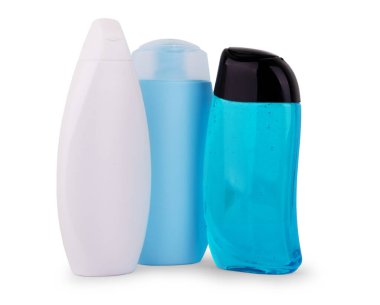 İzole edilmiş arka planda beyaz boş plastik şişe