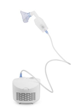 Solunum maskesi ile solunum için tıbbi ekipman, beyaz arka planda nebulizatör. Solunum tıbbı. Astım tedavisi. Bronşit, astımlı sağlık ekipmanları