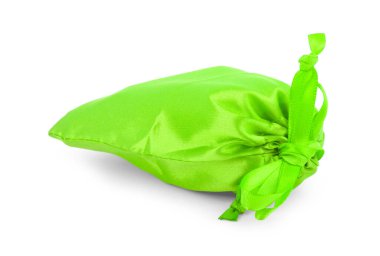 Fiyonklu boş, beyaz bir hediye çantası. Beyaz arka planda izole edilmiş. Boş plastik ambalaj tezgahı. Tüketici paketi logo tasarımı veya kimlik sunumu için hazır.