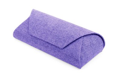 Gözlük kutusu. Bardaklar için boş deri çanta. Beyaz arkaplanda izole edilmiş gözlük kutusu