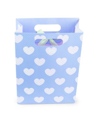 Beyaz arkaplanda boş alışveriş çantaları 