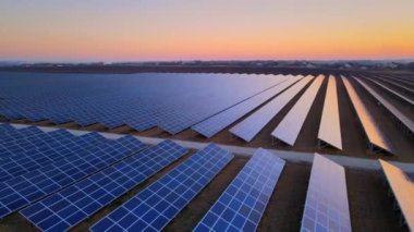 Yakın plan HDR Güneş panelleri Havacılık görünümü alanlarda sıralanır güç ekolojisi yenilik doğa yeşil enerji manzarası elektrik ekolojisi yenilik doğa çevre