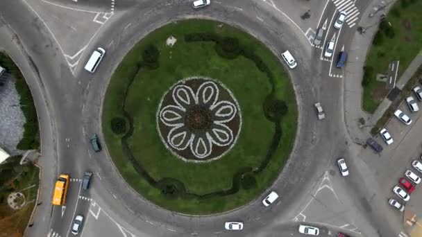 4k aerial view timelapse of roundabout road with circular cars. — Vídeo de Stock